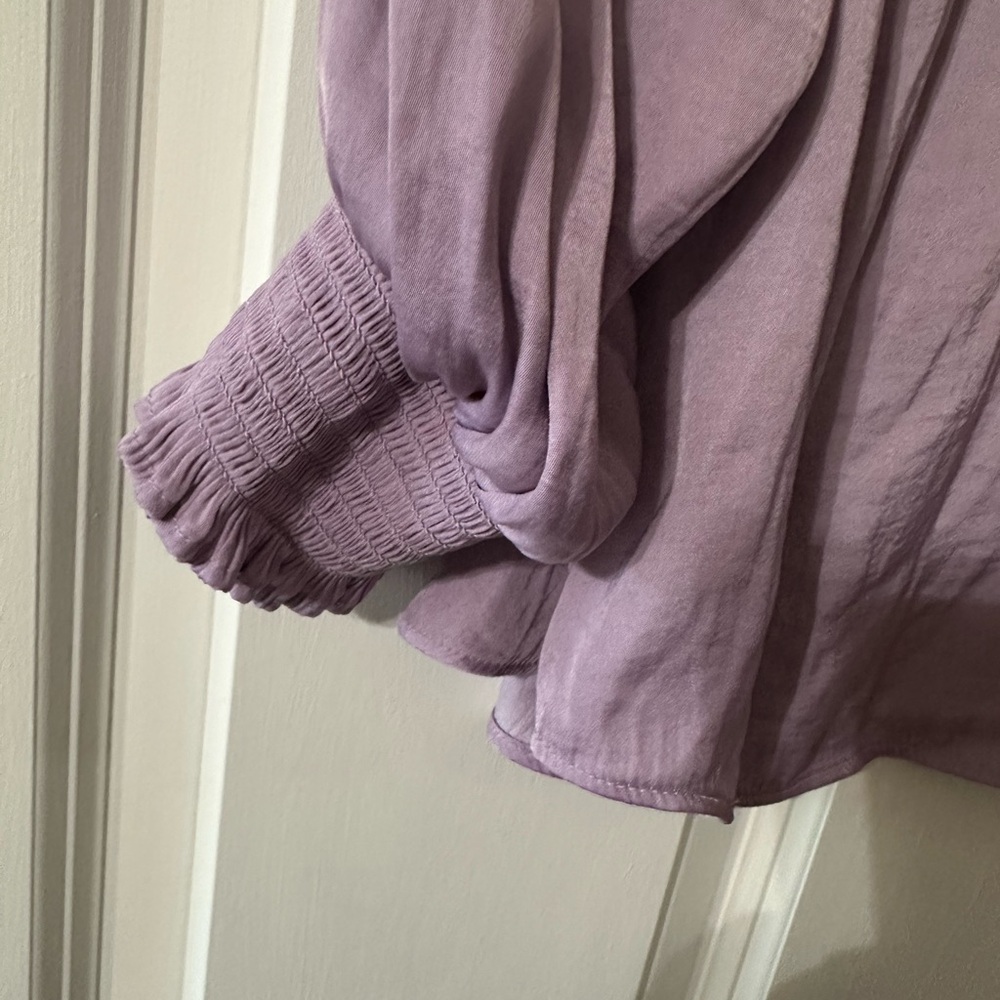 💕SIMPLY VERA💕 Vera Wang lavender long-sleeve blouse. - Picture 5 of 7